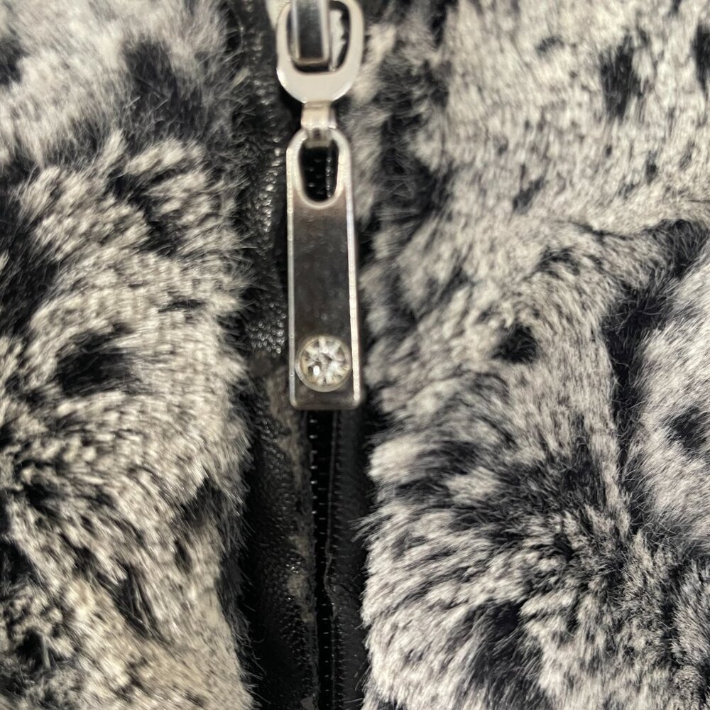 Alfred Dunner Soft Classic Faux Fur Jacket Grey Size 10P - Picture 4 of 7